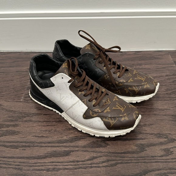Louis Vuitton Run Away Sneaker Size 11 - Picture 2 of 3